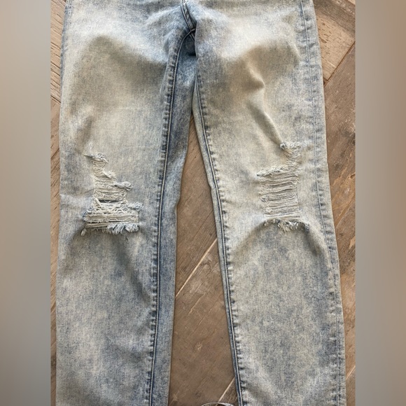 Sneak Peek Jeans - Picture 6 of 7